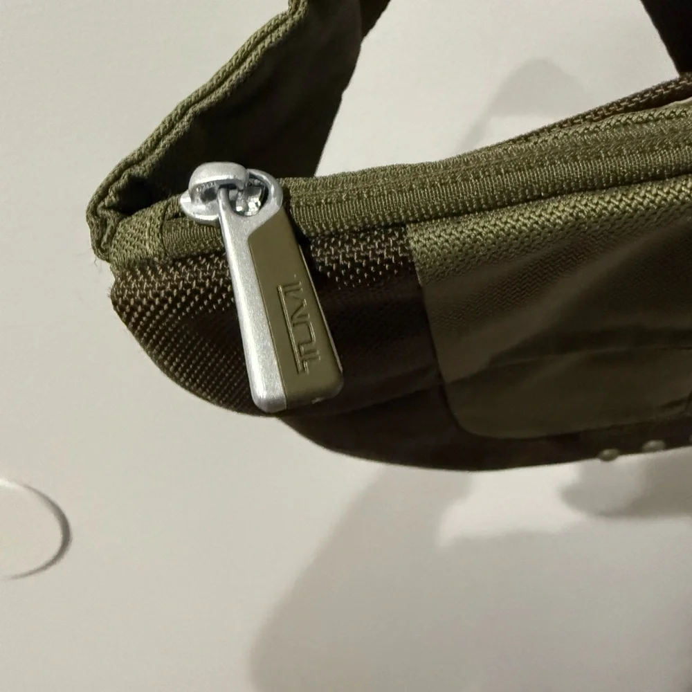 TUMI Body Bag Waist Bag Shoulder Bag Crossbody Green Nylon Unisex Sling C‎
